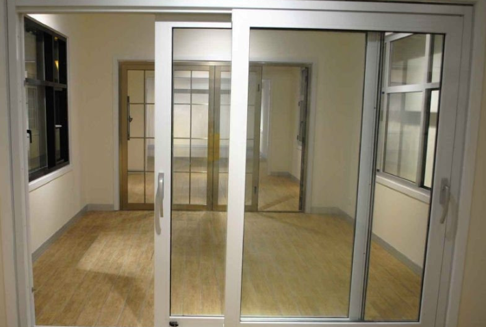 Sliding window contractor
