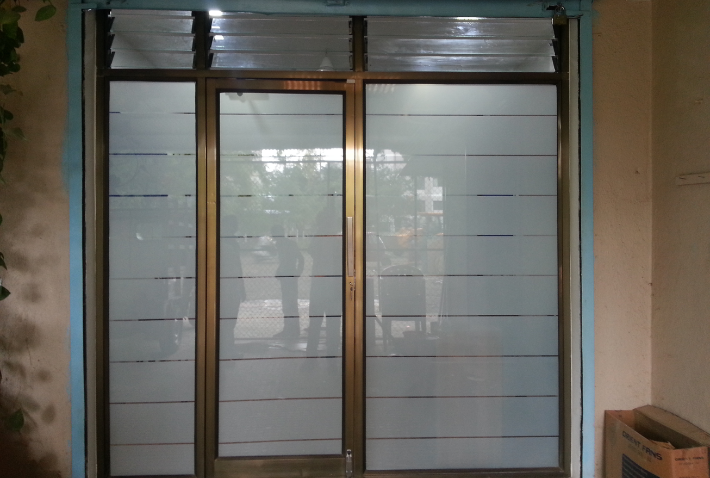 Sound proof sliding contractor